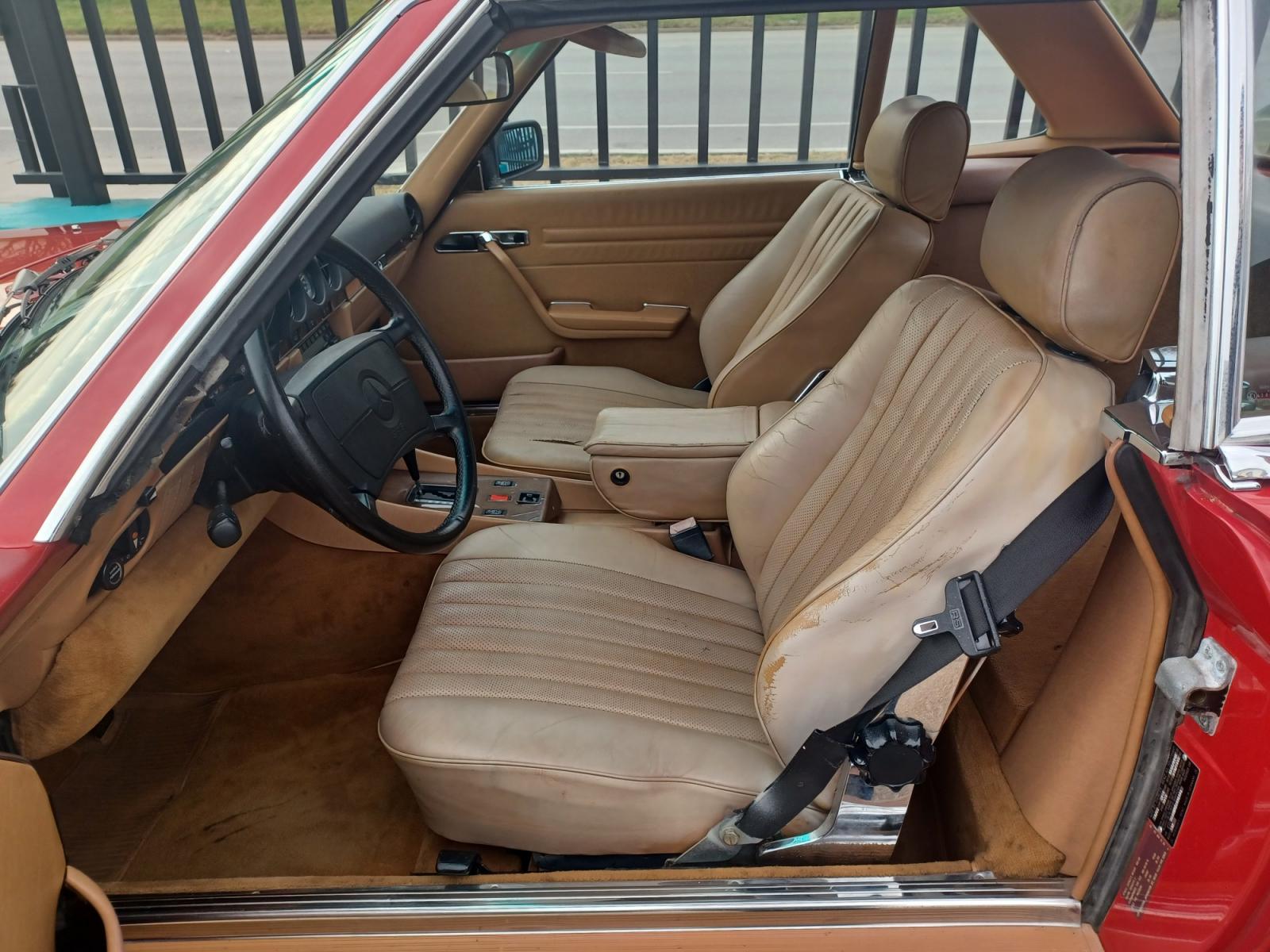 1989 RED /TAN, LEATHER Mercedes-Benz 560 SL coupe (WDBBA48D2KA) with an 5.6L V8 SOHC 16V engine, 4-Speed Automatic transmission, located at 2001 E. Lancaster, Ft. Worth, 76103, (817) 336-7000, 32.746181, -97.301018 - Photo #9